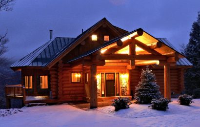 What Primers & Paints Should Be Used for a Log House?