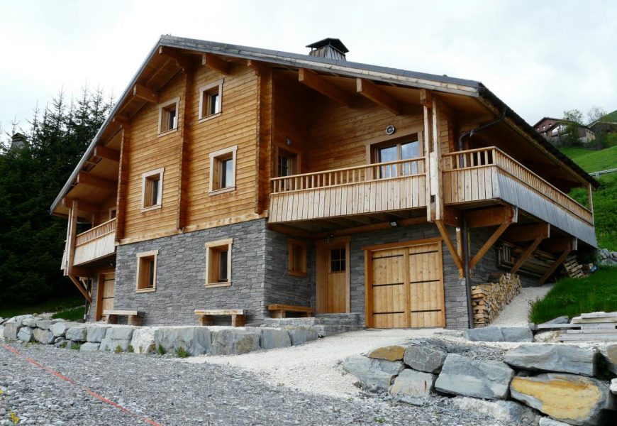 Discover The Origins Of The Log Houses!