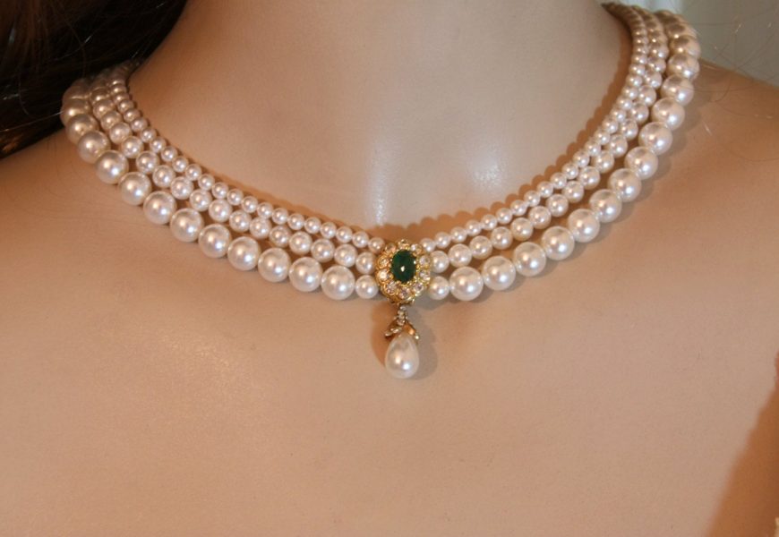 What is a Station Pearl Necklace?